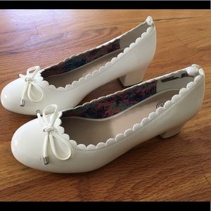 White girls size 2 shoes